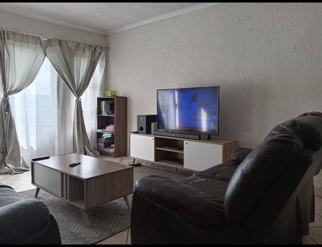 2 BEDROOM SECTIONAL TITLE FOR SALE IN BOKSBURG NORTH